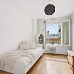 Bright & Quiet 3br With Balconies In 11th *