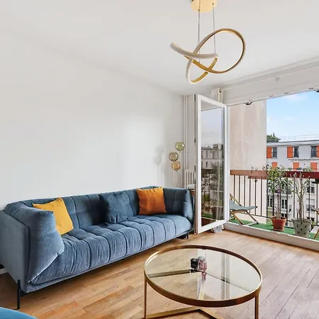 Bright & Quiet 3br With Balconies In 11th *