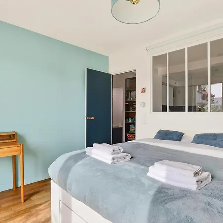 Bright & Quiet 3br With Balconies In 11th Apartamento París