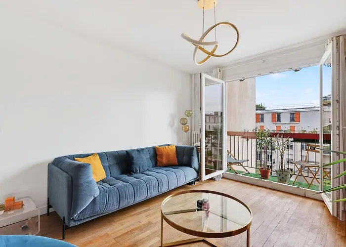 Bright & Quiet 3br With Balconies In 11th *