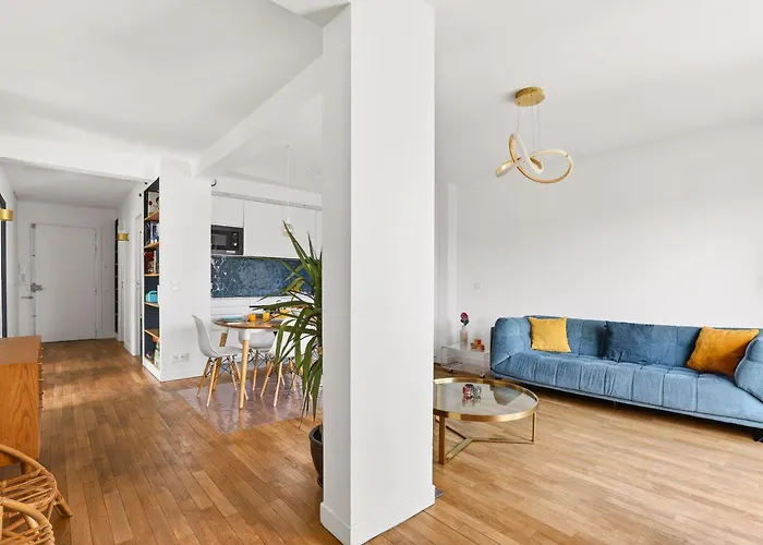 Bright & Quiet 3br With Balconies In 11th Paris