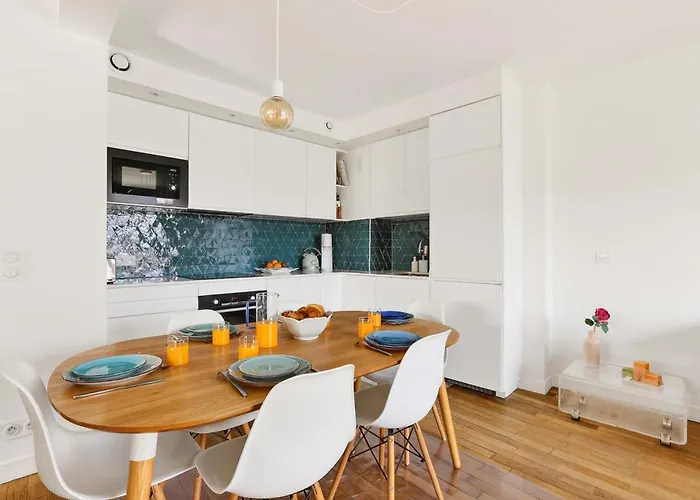 Bright & Quiet 3br With Balconies In 11th *