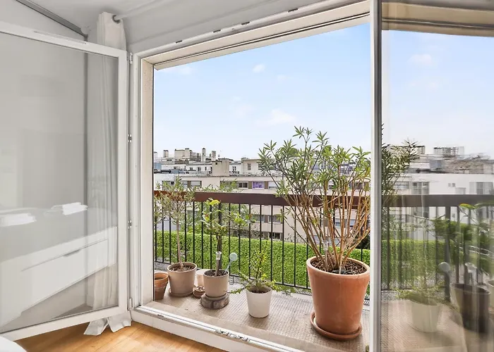 Bright & Quiet 3br With Balconies In 11th Apartment