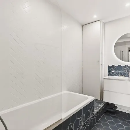 Bright & Quiet 3br With Balconies In 11th * Paris